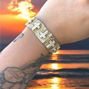 NWT Charming Charlie | Hammered Gold & Faux Howlite Cross Bracelet